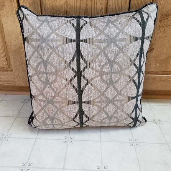 🆕 Decorative Cushions 17"x17" - Picture 3 of 6